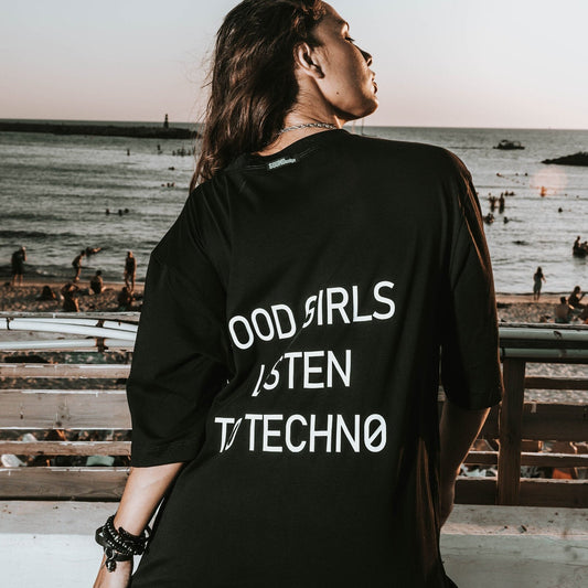 GOOD GIRLS LISTEN TO TECHNO